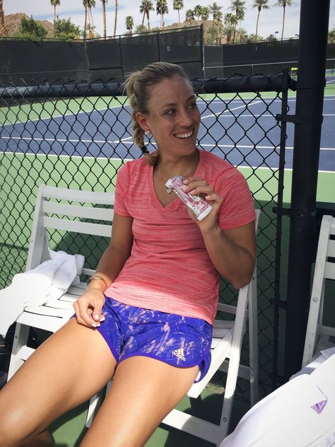 Angie Kerber Angie Kerber, Camila Giorgi, Angelique Kerber, Womens Tennis, Sport Girl, Tennis Players, Classic Hollywood, Sports Women, White Shorts