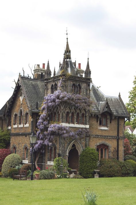 Holly Village, Swain's Lane and Chester Road, Highgate, North London ✯ ωнιмѕу ѕαη∂у Holly Village, Old Manor, Hampstead Heath, Victorian Architecture, Witch House, Stately Home, Brick Building, North London, Uk Travel