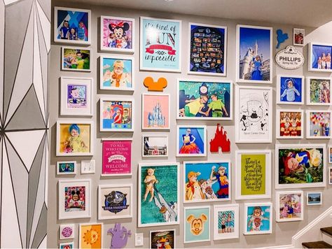 Disney Lithographs Display, Disney Wall Collage Ideas, Disney Wall Collage, Disney World Room, Disney Inspired Playroom, Disney Photo Wall Display, Disney World Themed Bedroom, Disney Collage Wall, Disney Home Office