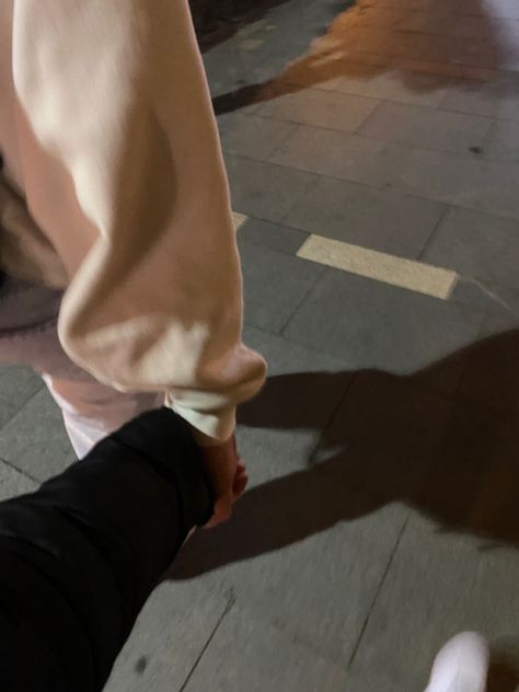 Hold Hands Couple Aesthetic, Hold Hands Aesthetic, Night Walks With Boyfriend, Holding Hands At Night, Hold Hands Couple, Soft Launch Couple, Night Aesthetic Couple, Hand Holding Aesthetic, Hand Holding Couple