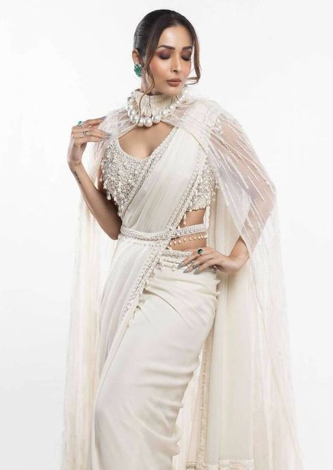 11 Ways To Include Pearls On Your Wedding Day - Pyaari Weddings Bridal White Saree, Modern Saree Jacket Designs, Jacket Lengha, Lengha Modern, Lengha Bollywood, Beaded Saree, Jacket Saree, Ruffled Saree, Saree Jacket Designs