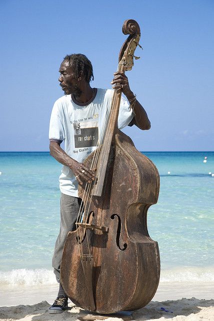 Music On The Beach, Jamaica Music, Playing An Instrument, New Orleans Jazz, Life Drawing Reference, Street Musician, Double Bass, 캐릭터 드로잉, Jazz Musicians