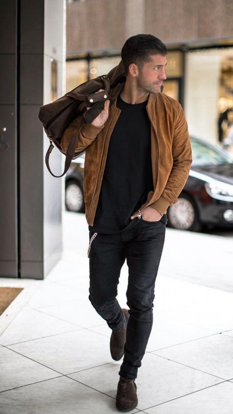 Quick guide on how to find your personal look for cold weather Black Denim Jacket Outfit, Brown Jacket Outfit, Brown Leather Jacket Outfit, Fashion School Outfits, Brown Jacket Men, Leather Jacket Outfit Men, Vans Converse, Leather Jacket Outfits, Winter Outfits Men