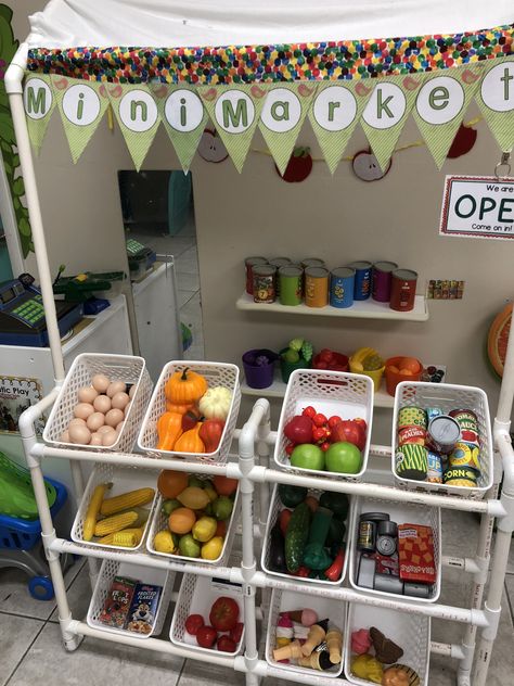 Dollar Tree Pretend Play, Daycare Eating Area Ideas, Supermarket Role Play, Play Market Diy, Diy Kids Grocery Store Play Market, Diy Grocery Store For Kids, Diy Play Market, Grocery Store Classroom, Play Farmers Market