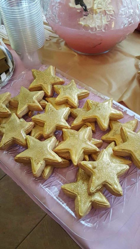 Gold Snacks For Party, Golden Food Party, Glitz And Glam Party Food, Birthday Party Gold And White, Golden Birthday Party Ideas For Adults, Gold Themed Sweet 16, Sweet 16 Snacks, Toddler Golden Birthday, 2nd Golden Birthday