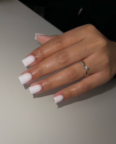 Short Nail Ideas For Cruise, Cum White Acrylic Nails Square, Crème White Nails, Nails For Light Skin Color, Gel X Short Nails, Sharp Square Nails, Neutral Square Nails, Short Milky White Nails, Extra Short Square Nails