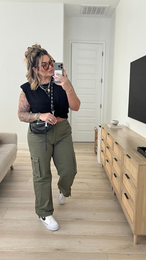 Check out this photo from shaynaslife Curvy Wide Leg Pants Outfit, Cute Simple Birthday Outfits, Casual Summer Night Outfit, Mom Clothing Style, Outfits For A Cruise, Virgo Fashion, Amazon Closet, Athleisure Mom, Glam Ideas