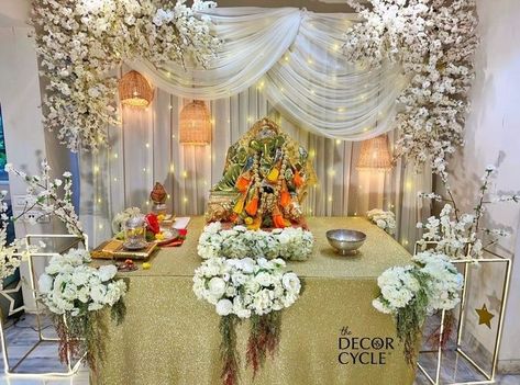 All White Backdrop, Flower Decoration For Ganpati, Bappa Decoration, Ganpati Decoration Theme, Ganesh Decoration, Ganpati Decor, Silk Kurti Designs, Ganpati Decoration At Home, Kitty Party Games