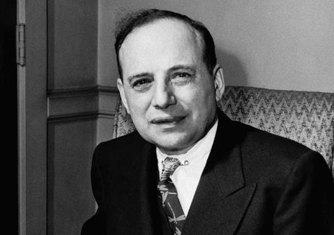 Seven pieces of advice from Benjamin Graham on understanding financial statements. Benjamin Graham, Investment Quotes, Investing Books, Investing Strategy, Value Investing, Black Gold Jewelry, Woodworking Magazine, Investing In Stocks, Warren Buffett