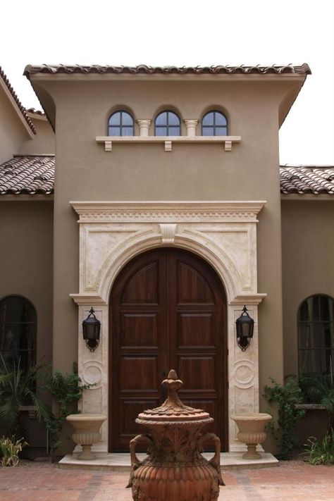 Entry Courtyard, Home Styles Exterior, Main Entrance Door Design, Renovation Architecture, Outdoor Entryway, Mediterranean Architecture, Beverly Hills Houses, House Design Exterior, Entrance Door Design