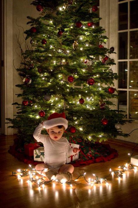 #ChristmasCard #Holidays #Baby photo by Juan Boada Baby Christmas Photography, Christmas Baby Pictures, Christmas Family Photoshoot, Baby Christmas Photos, Baby Boy Christmas, Family Christmas Pictures, Baby Poses, Foto Baby, Christmas Family Photos