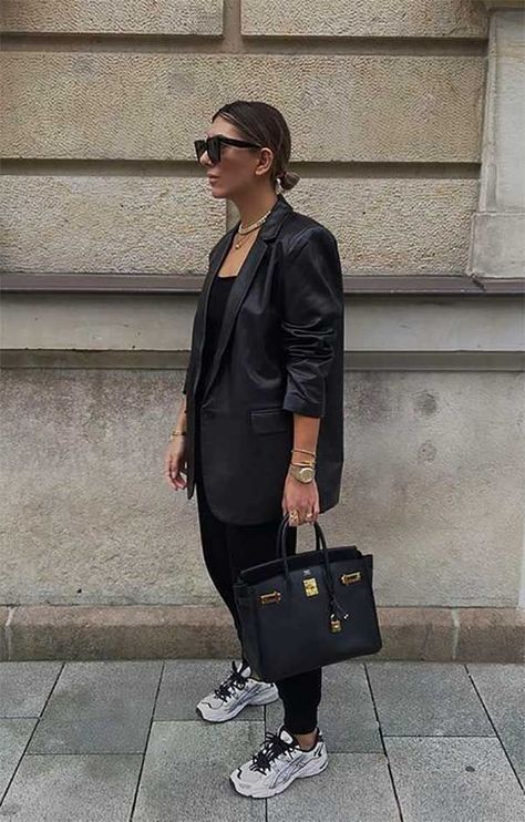 Black Leather Blazer Outfit, Blazer Outfits Street Style, Leather Blazer Outfit, Aylin Koenig, Leather Blazers, Black Blazer Outfit, Leather Blazer Women, Blazer Street Style, Blazer Outfits Casual