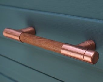 Copper Handles Kitchen, Copper Cabinet Pulls, Copper T, Copper And Wood, Wood Drawer Pulls, How To Clean Copper, Copper Hardware, Kitchen Door Handles, Copper Handles