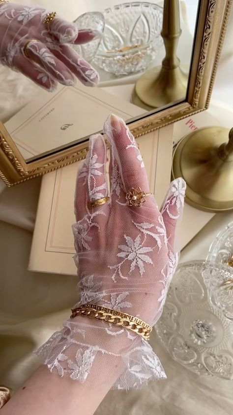 Tea Party Outfit With Gloves, Lace Gloves Aesthetic, Lace Gloves Tea Party, Outfit With Gloves, Tea Party Gloves, Victorian Era Gloves, Long White Lace Gloves, Theme Quinceanera, Victorian Gloves