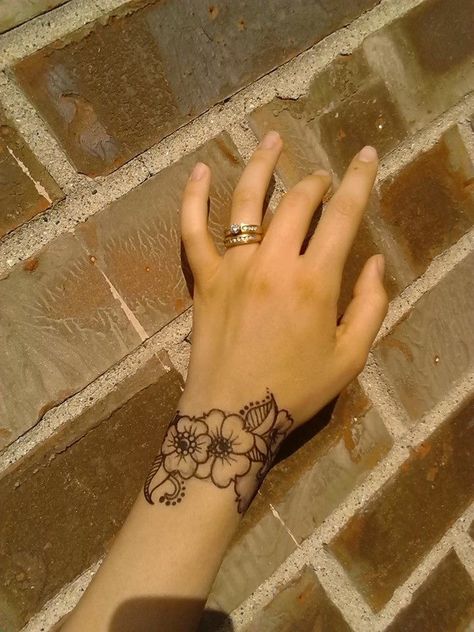 Drawing by Alicia Dyson.  Would you like this drawn on your wrist with Henna? Let me know! Henna Wrist, Dragon Henna, Wrist Tatoo, Small Henna Designs, Wrist Henna, Cute Henna Tattoos, Small Henna, Jagua Tattoo, Henna Designs Wrist