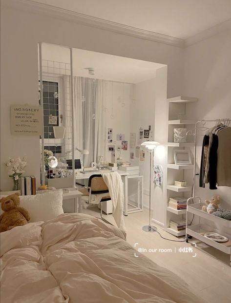 Cute Korean Bedroom Aesthetic, Room Ideas Aesthetic Minimalist Korean, Korean Room Minimalist, Korean Mimalist Room, Korean Rooms Ideas, Room Ideas For Women Bedroom Cozy, Simple Korean Room, Aesthetic Bedroom Inspo Korean, Korean Inspo Room