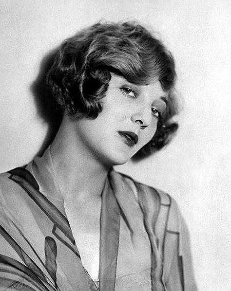 Dorothy Mackaill (1903-1990), British leading lady of the silent screen who was a former Ziegfeld chorus girl. Dorothy appeared in more than 60 films between 1920 and 1937. Dorothy Mackaill, Baby Stars, Ziegfeld Follies, Clara Bow, British American, Old Hollywood Glamour, Silent Film, Baby Star, Hollywood Glamour