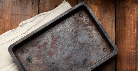 How To Clean Oven Trays (Don't Throw Them Away!) - Expert Home Tips How To Clean Oven, Oven Tray, Daily Life Hacks, Home Tips, Oven Cleaning, Washing Up Liquid, White Wine Vinegar, Drip Tray, Better Days