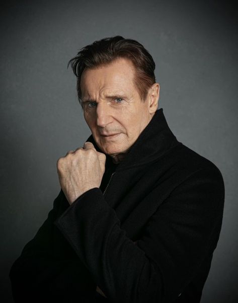 Liam Neeson Selfie, Hollywood Men, Alan Jackson, Male Actors, Liam Neeson, Dark Paradise, New Photo Download, Wallpaper Vintage, Netflix Movies