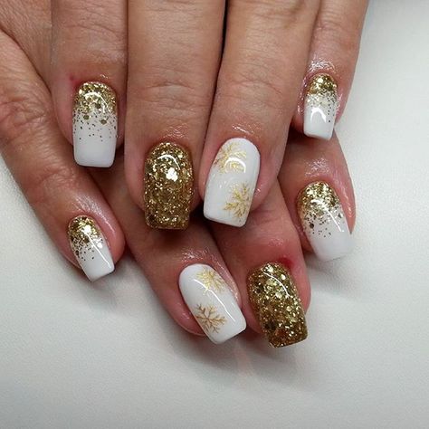 Nails Mismatched, Notpolish Nails, Gold Holiday Nails, White And Gold Nails, Nails Festive, White Nails With Gold, Dark Pink Nails, Festive Nails, Gold Nail Polish