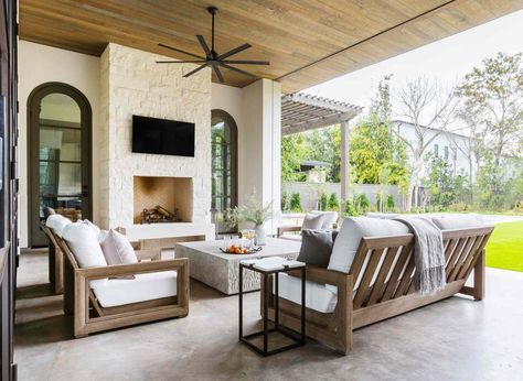 California Room, Home Nails, Patio Inspiration, Outdoor Living Rooms, Outdoor Tv, Outdoor Living Room, Decoration Inspiration, Backyard Patio Designs, Outdoor Fireplace