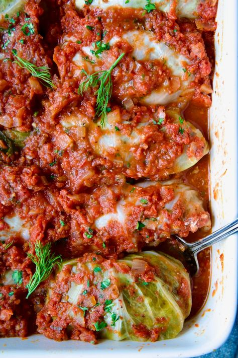 Golumpki (Polish Cabbage Rolls) Recipe - From A Chef's Kitchen Irish Cabbage Rolls, Golumpki Recipe Polish, Cold Weather Meals Dinners, Golumpki Recipe, Traditional Dinners, Polish Cabbage Rolls, Cabbage Rolls Polish, Stuffed Foods, Best Cabbage Rolls Recipe