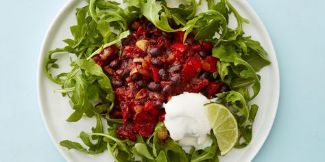 Chili goes green in this filling dish. Chili Salad, Dr Oz Diet, Dr Oz Recipes, Salad Bowl Recipes, Monday Dinner, 21 Day Meal Plan, Chicken Honey, Healthy Beans, Bean Chili Recipe