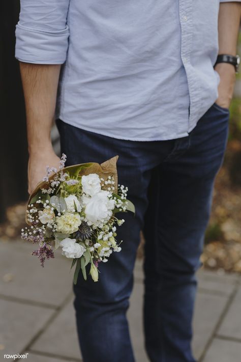 Man holding a bouquet of flowers | premium image by rawpixel.com / Karolina / Kaboompics Man Bouquet, Blue Flowers Bouquet, Flowers For Men, Giving Flowers, Flower Store, Holding Flowers, Beautiful Bouquet Of Flowers, Man Images, Buy Flowers