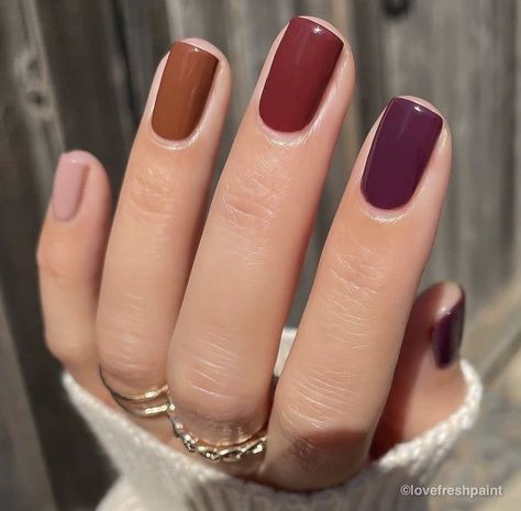 Crystal Manicure, Monochromatic Nails, Chic Nail Designs, Fall Nail Polish, Nail Color Combos, Velvet Nails, Solid Color Nails, Manicure Inspiration, Edgy Nails