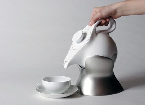 Lazy teapot by Lotte Alpert  http://www.yankodesign.com/2007/06/01/the-lazy-teapot-by-lotte-alpert/ Modern Tea Pot, High Tech Gadgets, Cooking Gadgets, Porcelain Teapot, Gadgets And Gizmos, Interior Modern, Cool Kitchen Gadgets, Yanko Design, Cool Inventions