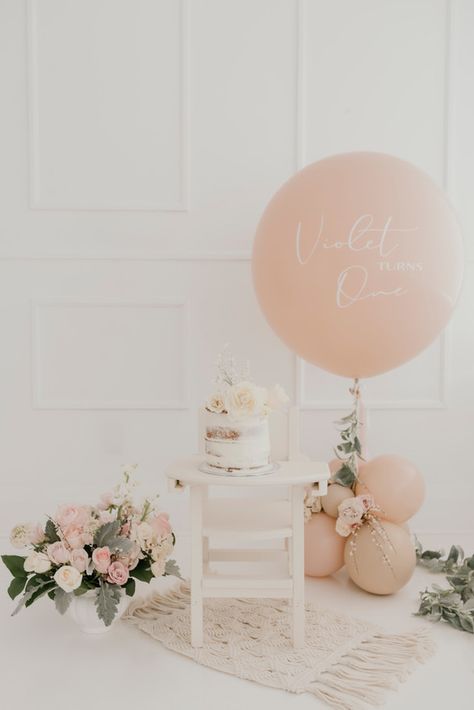 Boho 1st Birthday Smash Cake, 1st Birthday Photoshoot Props, Studio 1st Birthday Pictures, Prop For Photoshoot, Floral First Birthday Photoshoot, Cake Smash Balloon Garland, Boho Smash Cake Photoshoot, Boho Smash Cake Girl, 1st Birthday Photoshoot Studio