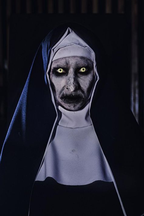 The Conjuring Annabelle, Nun Halloween Costume, Nun Halloween, Conjuring 2, Character Fanart, Scary Photos, Ideas Graphic Design, Digital Character, Horror Photos