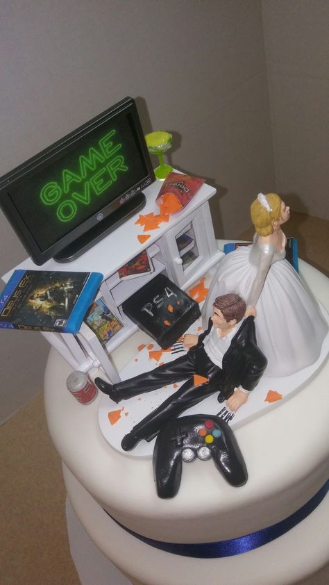 Computer Grooms Cake, Grooms Cake Video Game, Gaming Grooms Cake, Wedding Cake Half Groom Half Bride, Video Game Wedding Cake, Naruto Wedding Cake, Wedding Cake Gamer, Anime Wedding Cake, Anime Wedding Ideas