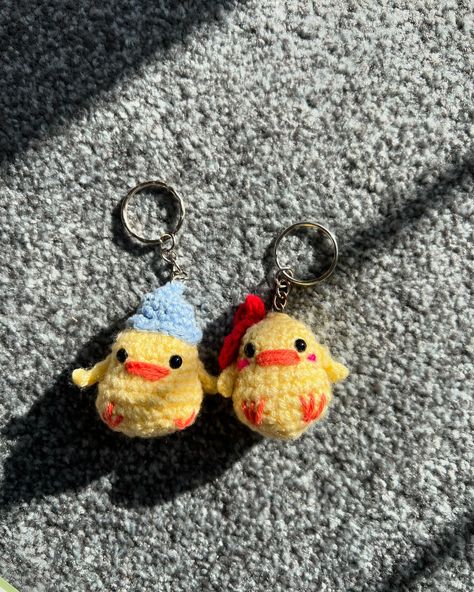 Chickadee duo 🐥🐣 Hatching new plans with these cute keychains 🐥 Dm to order 💛 #keychain #cute #chick #crochetaddict Chicken Keychain, Cute Keychains, Key Lanyard, Keychain Cute, Crochet Keychain, Handmade Crochet, Lanyard, Pet Toys, Keychains