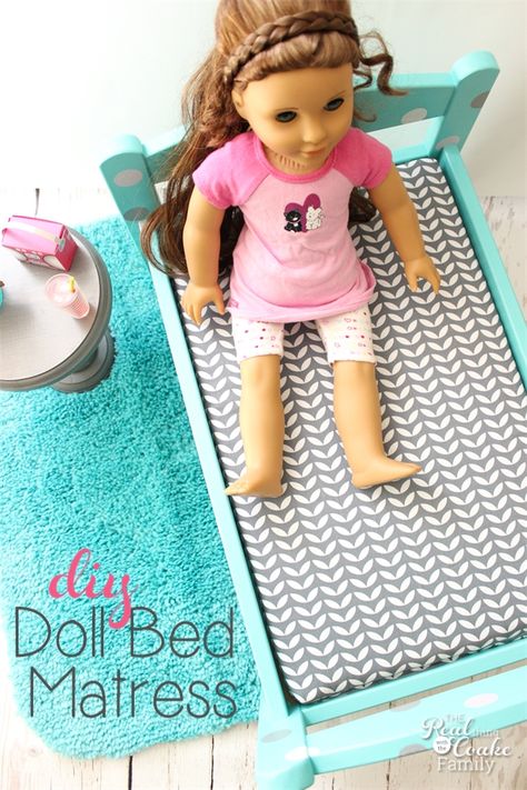 This is a great diy showing how to make a Doll Bed Mattress that is sized to fit any size bed. It's an easy and inexpensive fun sewing project for the kids or adults. #RealCoake #RealCrafts #Sewing #Pattern #AGDoll #AmericanGirlDoll #Doll #Crafts #DollCrafts #DIY #CraftProjects Doll Bed Diy, American Girl Doll Bed, Summer Sewing Projects, Куклы American Girl, American Girl Diy, American Girl Doll Diy, American Girl Doll Crafts, American Girl Crafts, Cute Sewing Projects