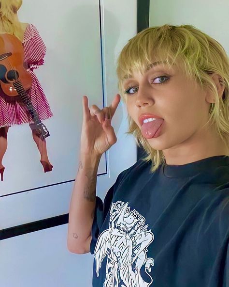 miley cyrus (fan acc) on Instagram: “adulting is hard” Miley Cyrus Selfie, Rock N Roll Baby, Miley Cyrus Fan, Dolly Parton, Miley Cyrus, Rock N, Rock N Roll, Songs, Fan