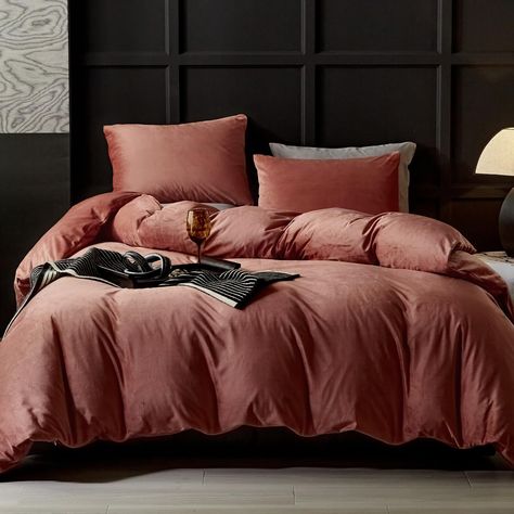 PRICES MAY VARY. 【Ultra Soft Velvet】WAEMDERN velvet duvet cover is made of high quality velvet , has a fluffy feel and silky touch and provides better warmth, softness and breathability. Offering you the ultimate comfortable sleeping experience, just like sleeping on a cloud, allowing you to fully relax in bed 【Luxurious Appearance】This Blush Pink duvet cover adopts solid color and is specially designed to change the shade of the color by touching the surface of the cover. In addition, our beddi Blush Pink Bedding Colour Schemes, Silk Velvet Bedding, Bedding Sets Aesthetic, Dusty Rose Bedding, Blush Pink And Grey Bedroom, Plum Bedroom, Velvet Duvet Cover, Velvet Bedding, Twin Size Duvet Covers