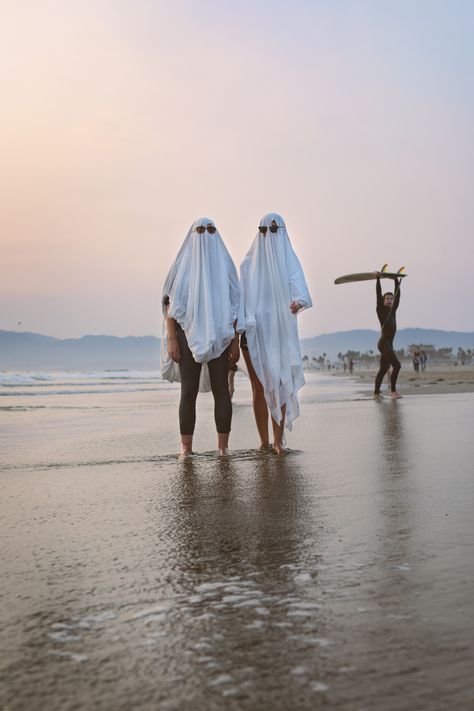 Halloween Beach Photoshoot, Beach Halloween Pictures, Spooky Beach Aesthetic, Spooky Beach, Halloween Beach, Spooky Summer Aesthetic, Halloween Photoshoot Ideas Women, Spooky Summer, Summerween Ideas