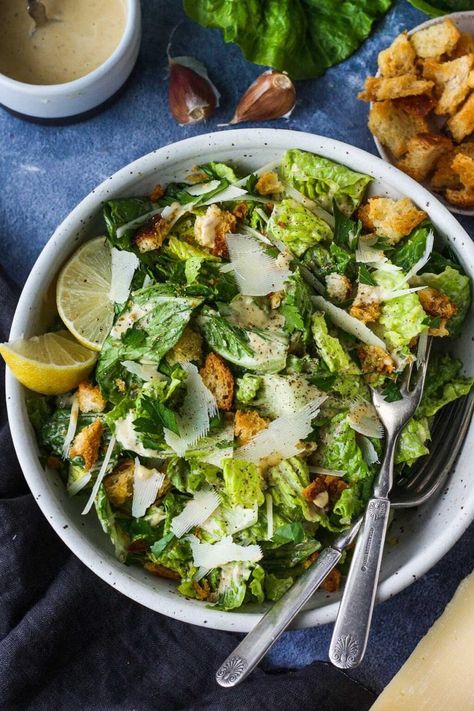 How to make a classic Caesar salad with a creamy tangy dressing, parmesan cheese and homemade croutons. The Best Caesar Salad, Best Caesar Salad, Salad With Homemade Dressing, Feasting At Home, Classic Caesar Salad, Meat Diet, Caesar Salad Recipe, Caesar Salad Dressing, Homemade Lasagna