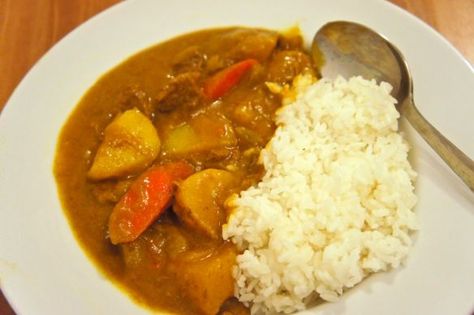 Japanese curry - the gluten-free, low-FODMAP version. A classic Japanese comfort food. Gluten Free Japanese Curry, Vegetarian Japanese Curry, Kare Raisu, Low Fodmap Recipes Dinner, Japanese Curry, Vegetarian Menu, Curry Rice, Beef Curry, Vegetarian Curry