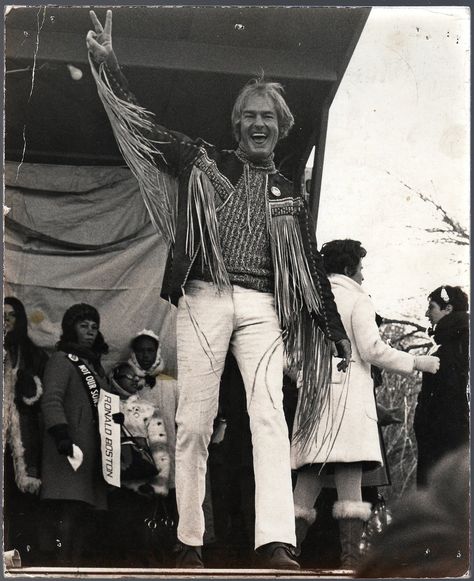 Timothy Leary Tim Leary, Rainbow People, 1970s Fashion Women, Timothy Leary, Woodstock 1969, 1970s Women, Slim Aarons, Making A Movie, Woodstock