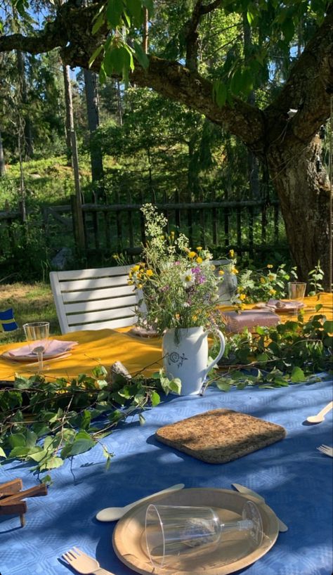 Sunday Brunch Aesthetic, Brunch Outside, 2019 Vibes, Small Breakfast, Brunch Aesthetic, Outdoor Brunch, Vision Board Photos, Summer Feeling, Sunday Brunch