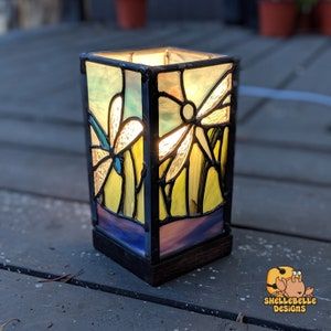 Stained Glass Candle, Stained Glass Candle Holders, L'art Du Vitrail, Stained Glass Candles, Stained Glass Lamp Shades, Stained Glass Lamp, Verre Design, Stained Glass Pattern, Stained Glass Christmas