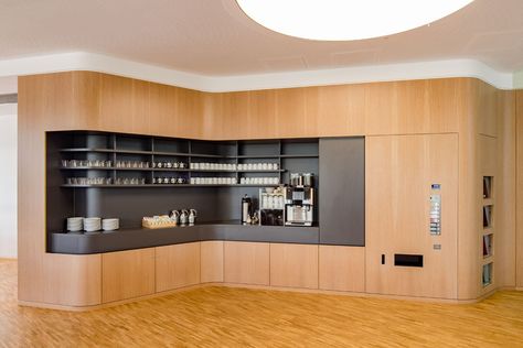 Idea 2143920: Innenausbau Laborgebäude by Schuster Innenausbau in Boll, Germany Pantry Interior Design Modern, Office Pantry Design Modern, Pantry Design Modern, Commercial Interiors Office, Office Kitchenette, Office Coffee Station, Hotel Restaurant Design, Steelcase Office, Cafeteria Design