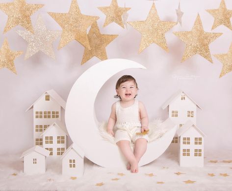 Ramadan Photoshoot Ideas, Ramadan Photoshoot, Eid Photos, Balloon Tree, Photo Props Diy, Baby Backdrop, Ramadan Kids, Home Studio Photography, Diy Clouds