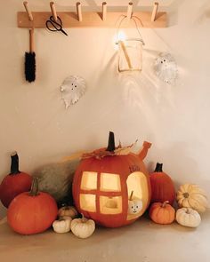 Friendsgiving Brunch, Baby Halloween Pumpkin, Casa Halloween, Pumpkin House, Pumpkin Pumpkin, Halloween Craft, Instagram C, Fall Halloween Decor, Halloween Home Decor