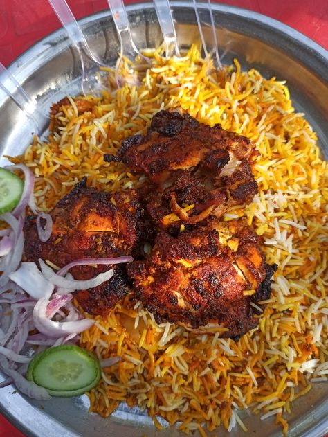 Tikka Biryani from KU (Karachi) Biryani Snap, Desi Girl, Biryani, Food Items, Amazing Food, Desi, Cooking Recipes, Quick Saves