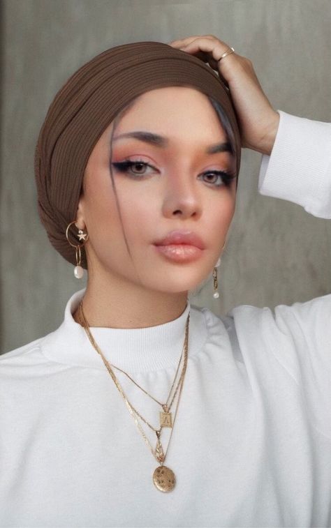 Turban Mode, Hijab Turban Style, Minimal Stil, How To Wear Hijab, Estilo Hijab, Turban Hijab, Stile Hijab, Head Wrap Styles, Jersey Hijab