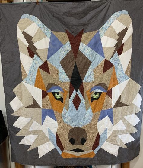 Wolf Quilt Pattern, Wolf Quilt, Military Patches, Fiber Art Quilts, Quilt Projects, A Wolf, Patch Work, Quilt Block Patterns, Fabric Projects