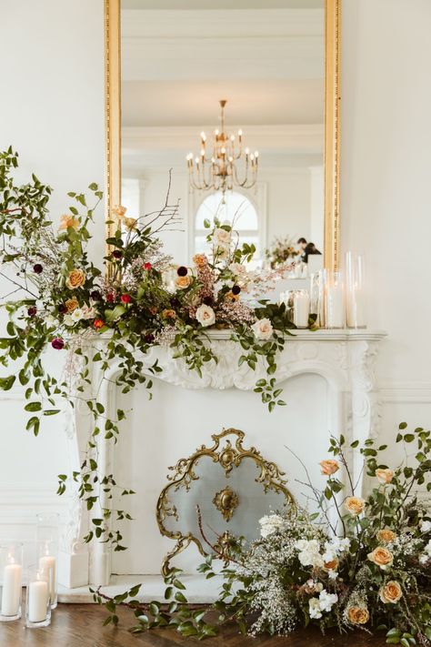 How To Mix An Elegant Organic Wedding With your Minimalist Style #decoratedmantel #floraldecor #weddingflowers #greenery Wedding Mantle, Wedding Fireplace, Flower Installation, Design Themes, Reception Design, Organic Wedding, How To Mix, Wedding Mood, Mantle Decor